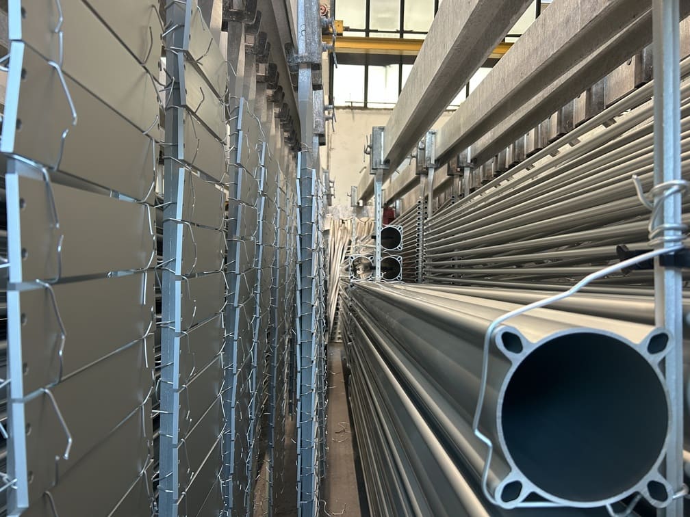 Operatore specializzato alla guida dei processi produttivi Ghisoxal dal 1963