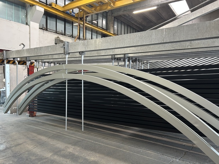 Personale tecnico qualificato Ghisoxal durante le fasi di lavorazione alluminio